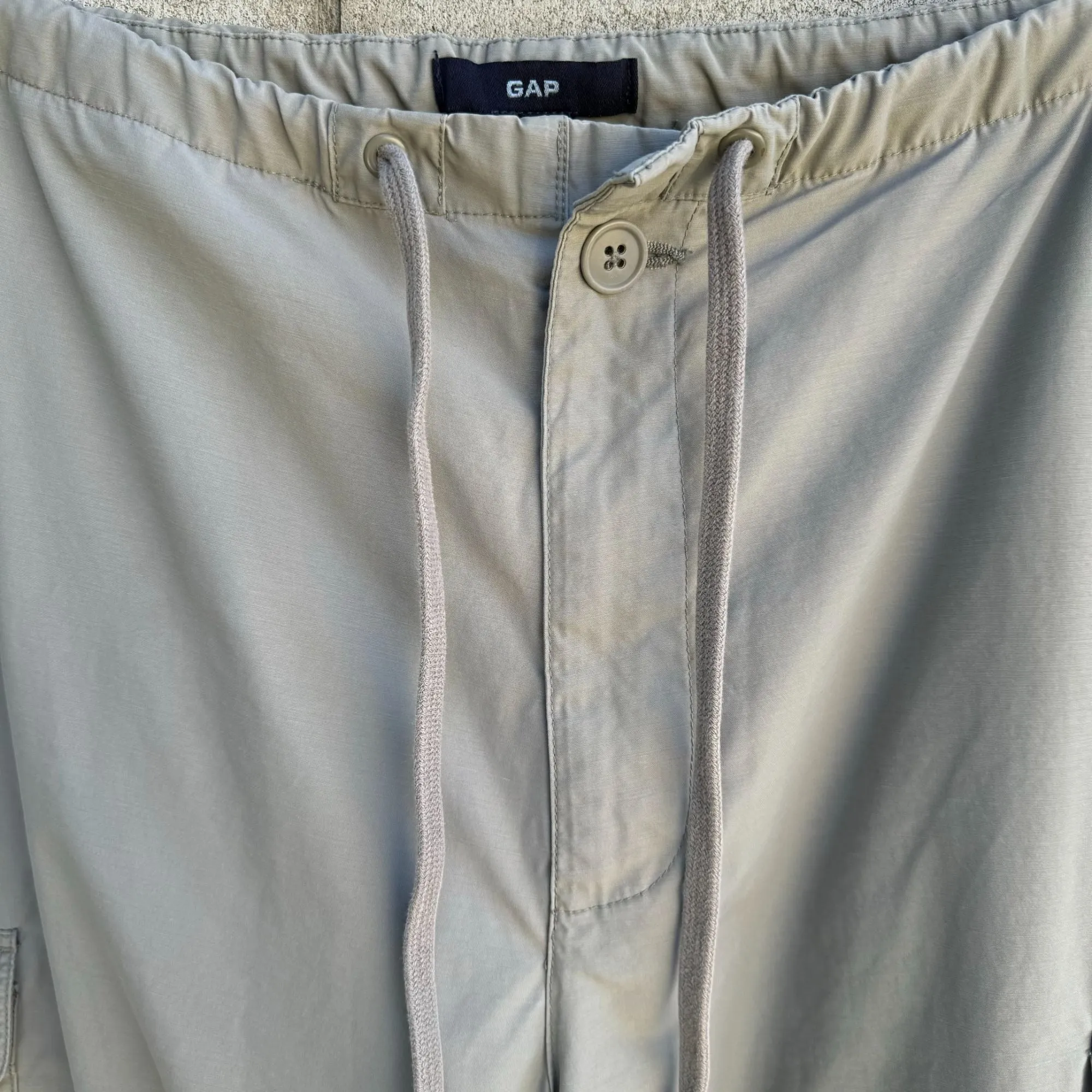 GAP Mens Drawstring Waist Cargo Pants Medium Gray Nylon Casual Outdoor Wear - M